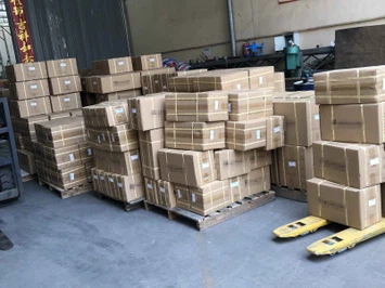 Mae nwyddau'n barod i'w cludo